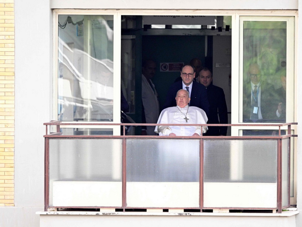 Papa Franjo pred vjernicima prvi put nakon više sedmica, objavljene fotografije