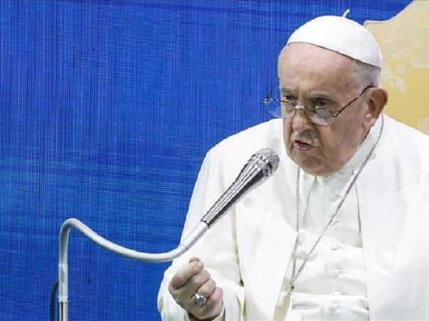 Papa Franjo stabilno, rendgenska snimka mu se poboljšala