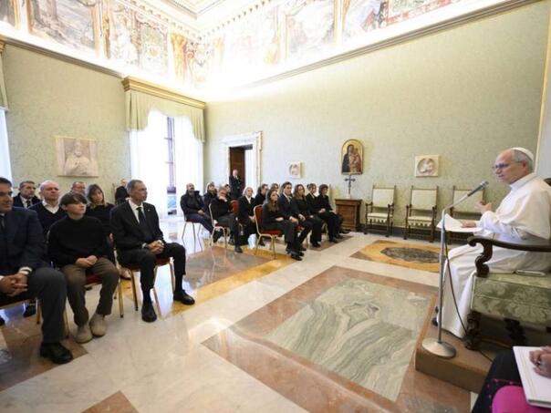 Papa se sastao s porodicama žrtava tragedije u Crans-Montani