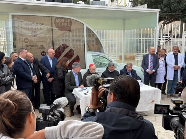 "Papamobil" pretvoren u pokretnu kliniku za djecu u Gazi