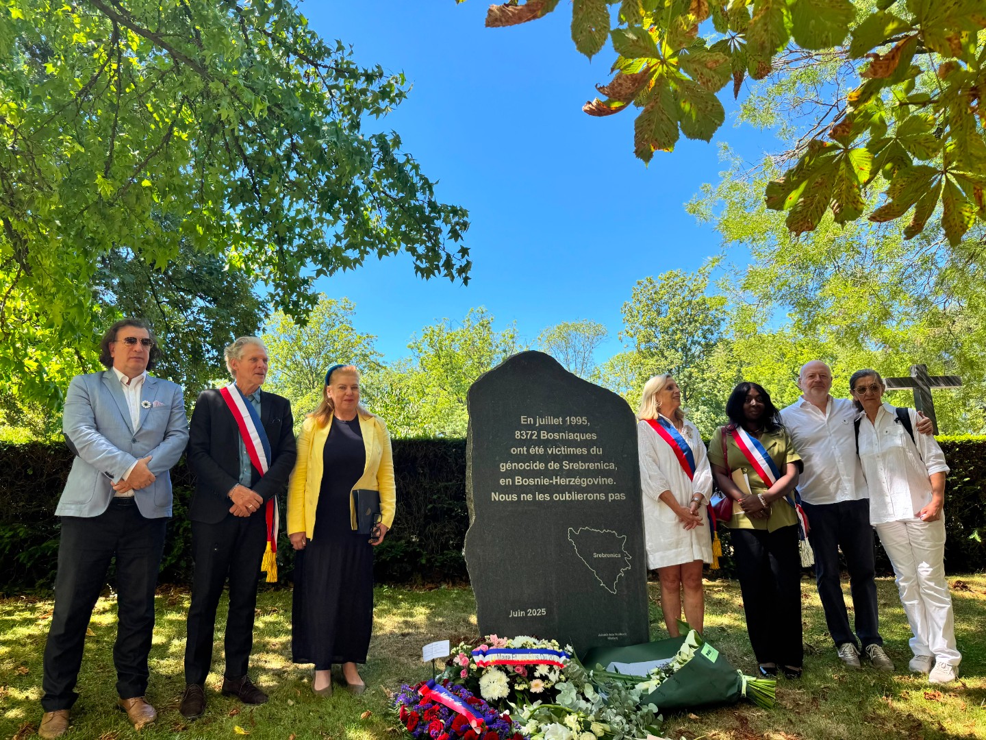 Pariz odao počast žrtvama Srebrenice: Održan Marš mira do Pere-Lachaisea