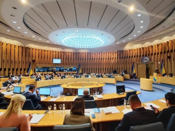 Parlament odbio istragu dok se gomilaju problemi u pravosuđu