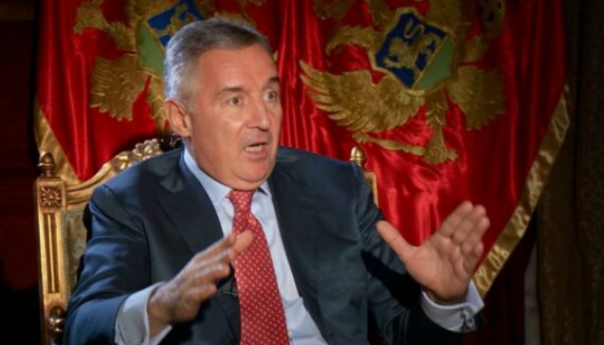 Parlamentarna većina potpisala inicijativu za razrješenje Mila Đukanovića