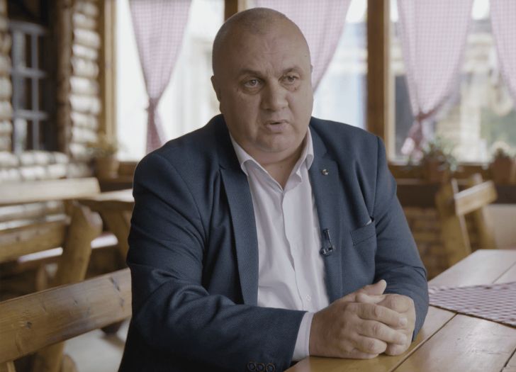 Pavlović zatvor izbjegava "zbog zdravlja", a obilazi spomenike po Srbiji