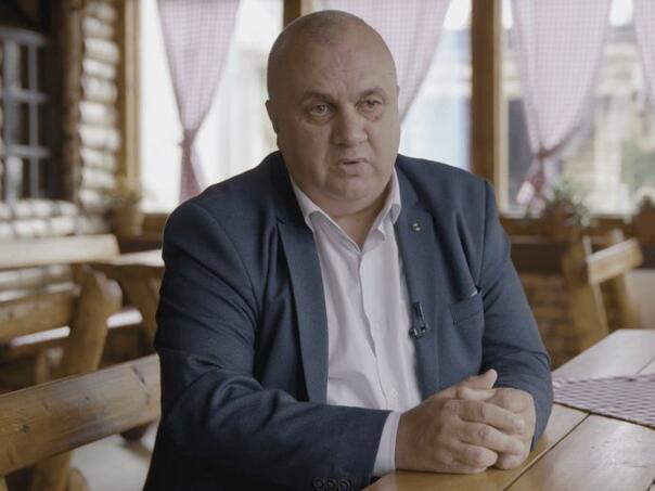 Pavlović zatvor izbjegava "zbog zdravlja", a obilazi spomenike po Srbiji
