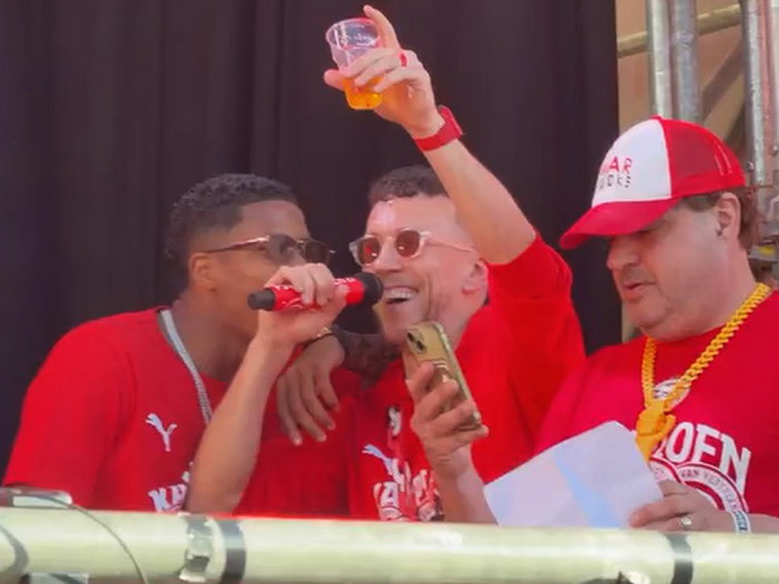 Perišić oduševio na proslavi titule PSV-a: Bosna, Bosna, Esmire, Esmire!