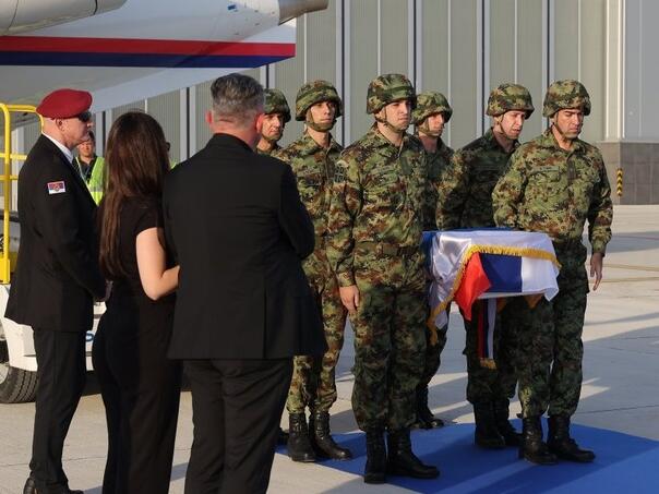 Peru li se? Vlada Srbije tvrdi da ne stoje iza komemoracije zločincu Mladiću