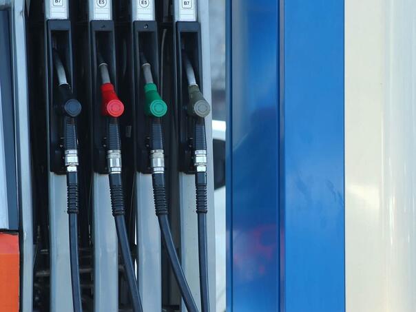 Pet benzinskih pumpi u RS kažnjeno zbog naglog podizanja cijena goriva