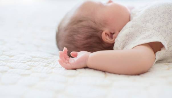 Petomjesečna beba zaražena korona visusom prebačena u bolnicu u Prištini
