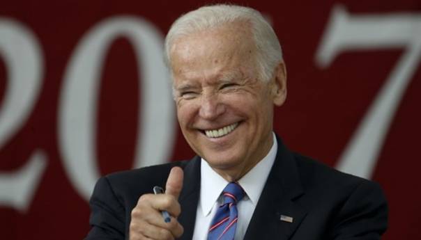 Petsto vojnih i sigurnosnih dužnosnika podržalo Bidena