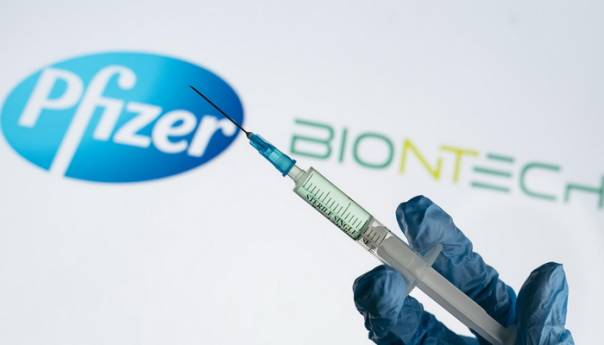 Pfizer izučava efikasnost treće doze vakcine protiv mutiranih verzija virusa