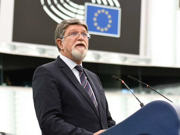 Picula demantuje Vučića: Srbija bojkotuje EU