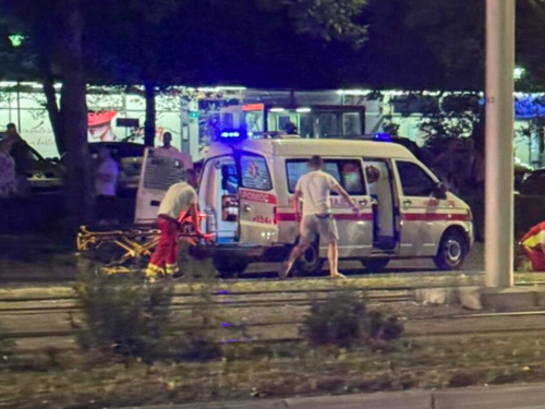 Pijan bez vozačke vozio mladića na krovu, određen mu pritvor