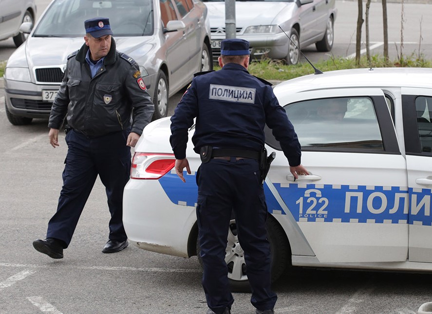 Pijani pravili nered u lokalu, pa uhapšeni