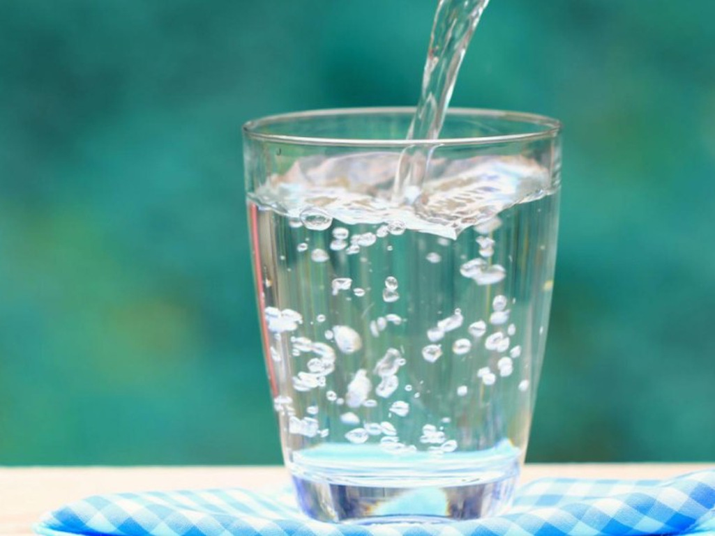 Pijete li gaziranu vodu svaki dan? Evo na šta trebate paziti