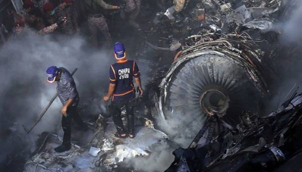 Pilot aviona koji se srušio u Pakistanu nije slušao kontrolu leta