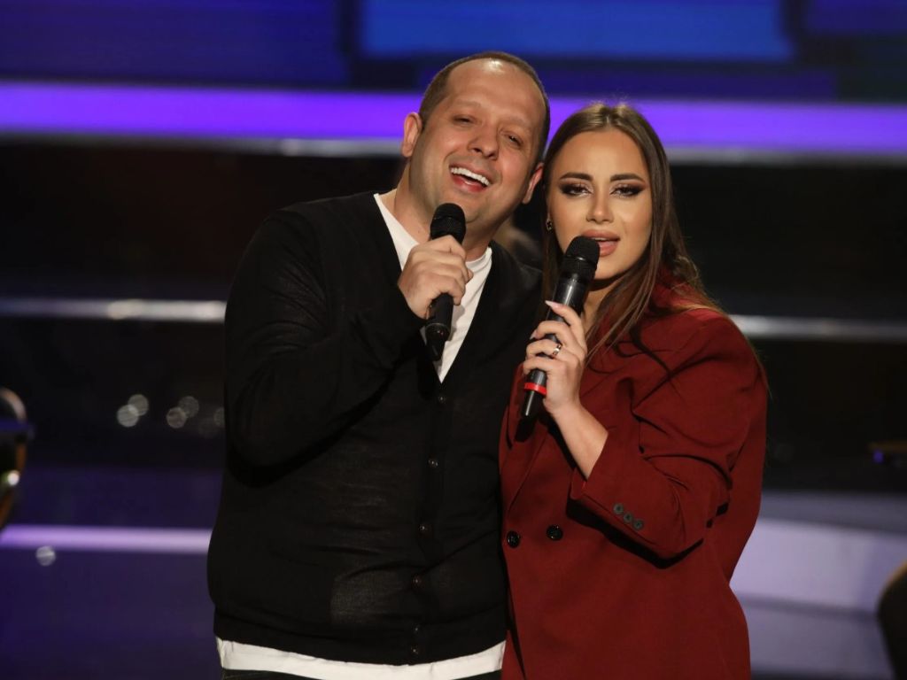 Pjevač čeka šesto dijete s 15 godina mlađom suprugom