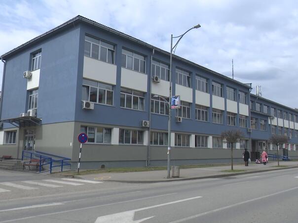Planirala skočiti s mosta, srećom - spriječila je policija