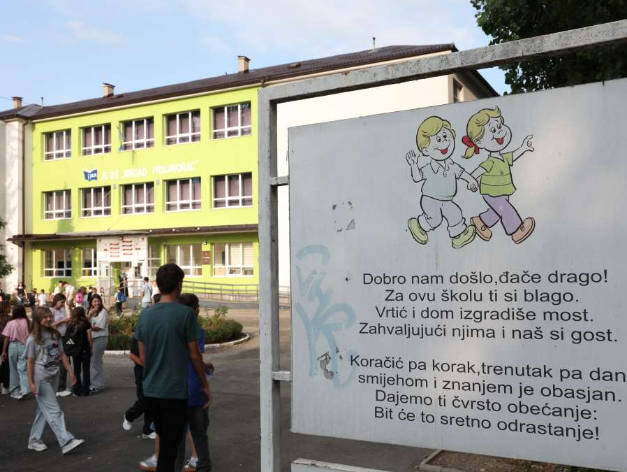 Počela nova školska godina u pet kantona, u školske klupe sjeli i brojni prvačići