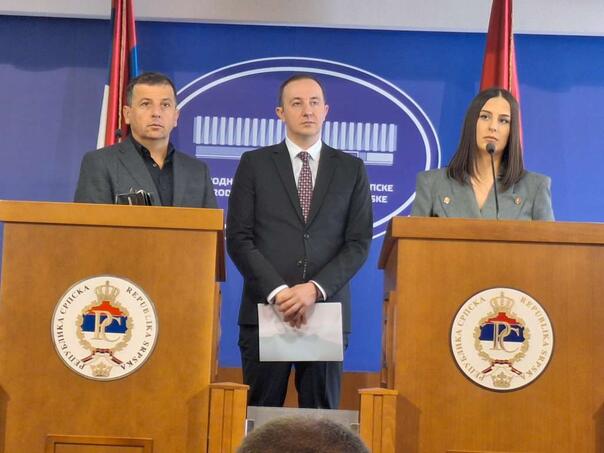 Počela sjednica NSRS, opozicija optužuje vlast da izbjegava raspravu o aferama i referendumu