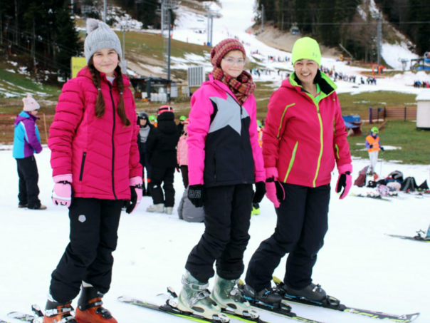Počela "Škola skijanja": Više od 4.000 učenika na olimpijskim planinama u KS