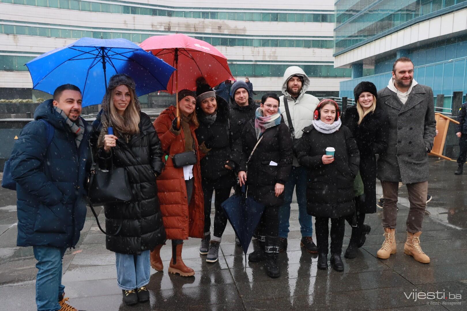 Protest ispred zgrade Parlamenta: "Ne gasite BHRT"!