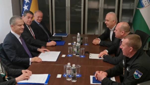 Počeo sastanak ministra Radončića s premijerom Ružnićem