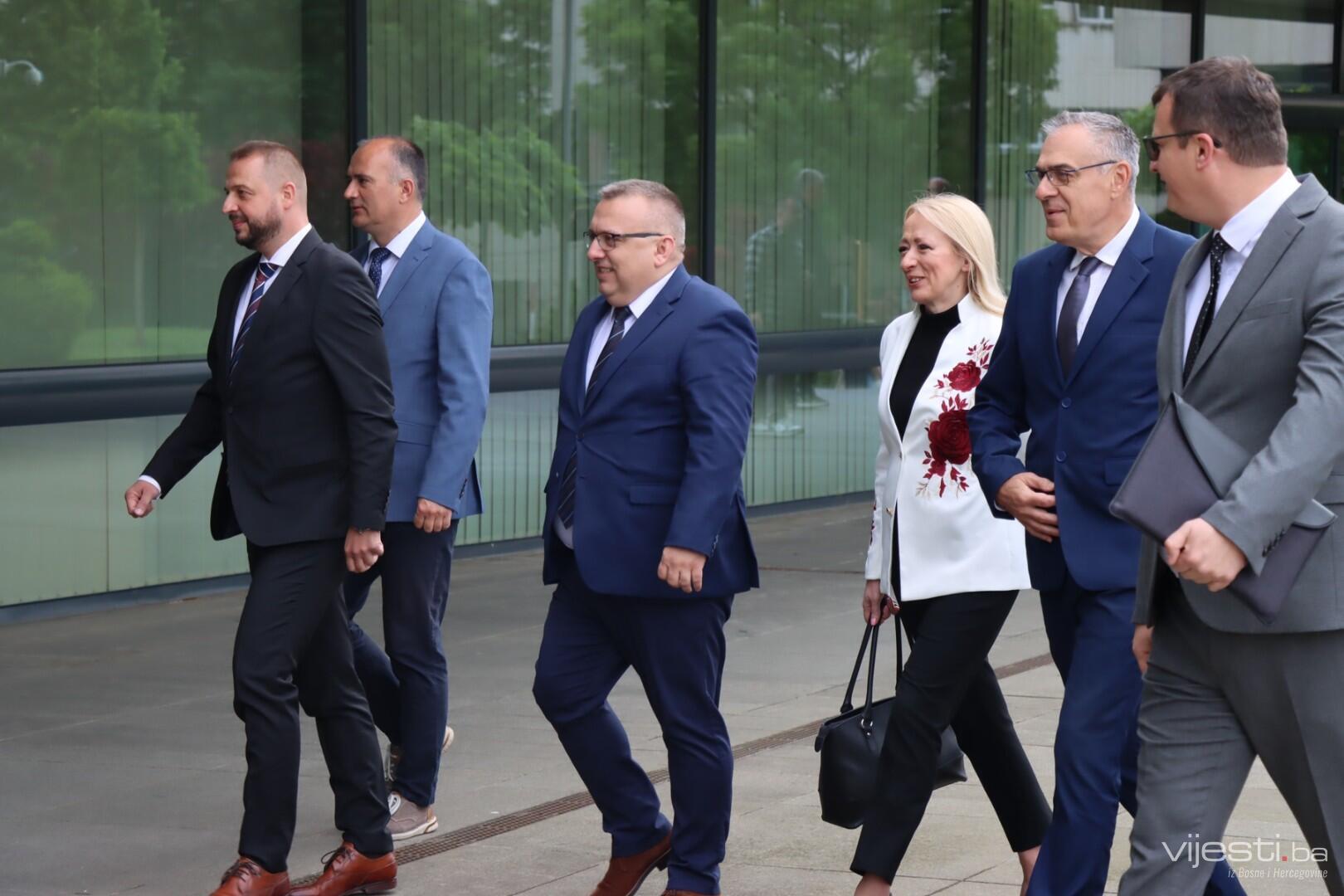 Počinje sastanak stranaka u Sarajevu, pogledajte ko je stigao