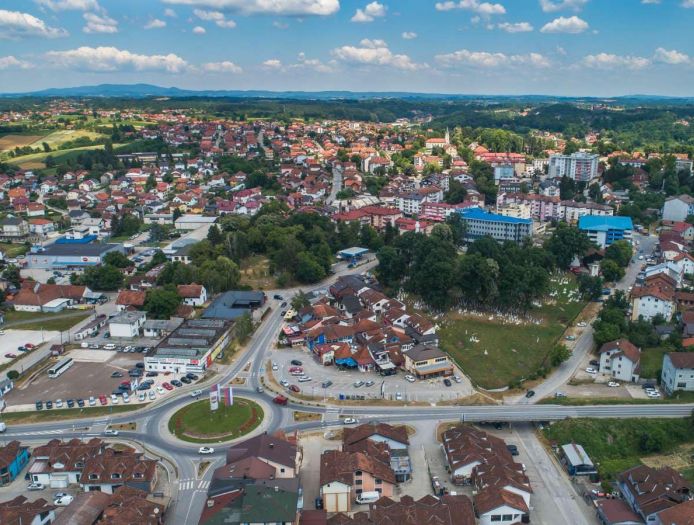 Podlegao pješak iz Prnjavora kojeg je sugrađanin udario automobilom