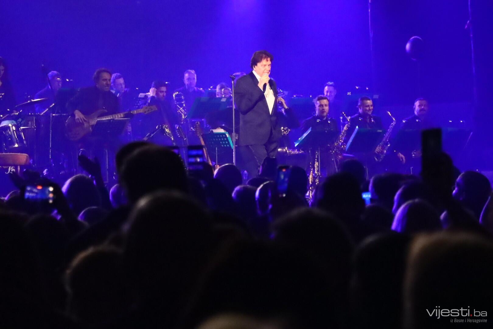 Pogledajte kako je bilo na kocertu Zdravka Čolića u Sarajevu