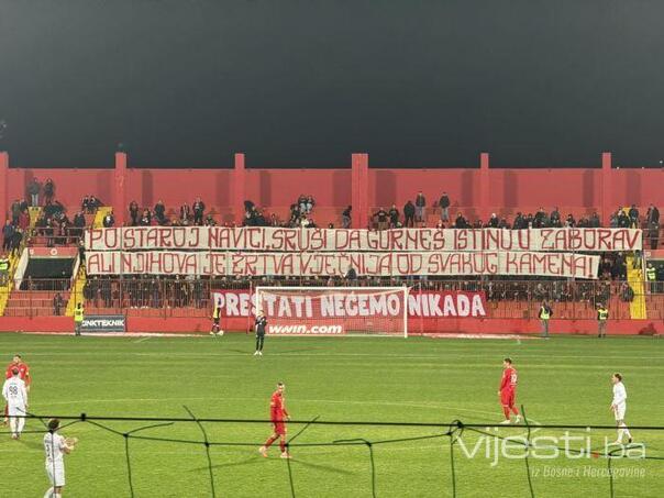 Pogledajte kako su navijači Veleža odgovorili na rušenje spomenika Pod Bijelim brijegom