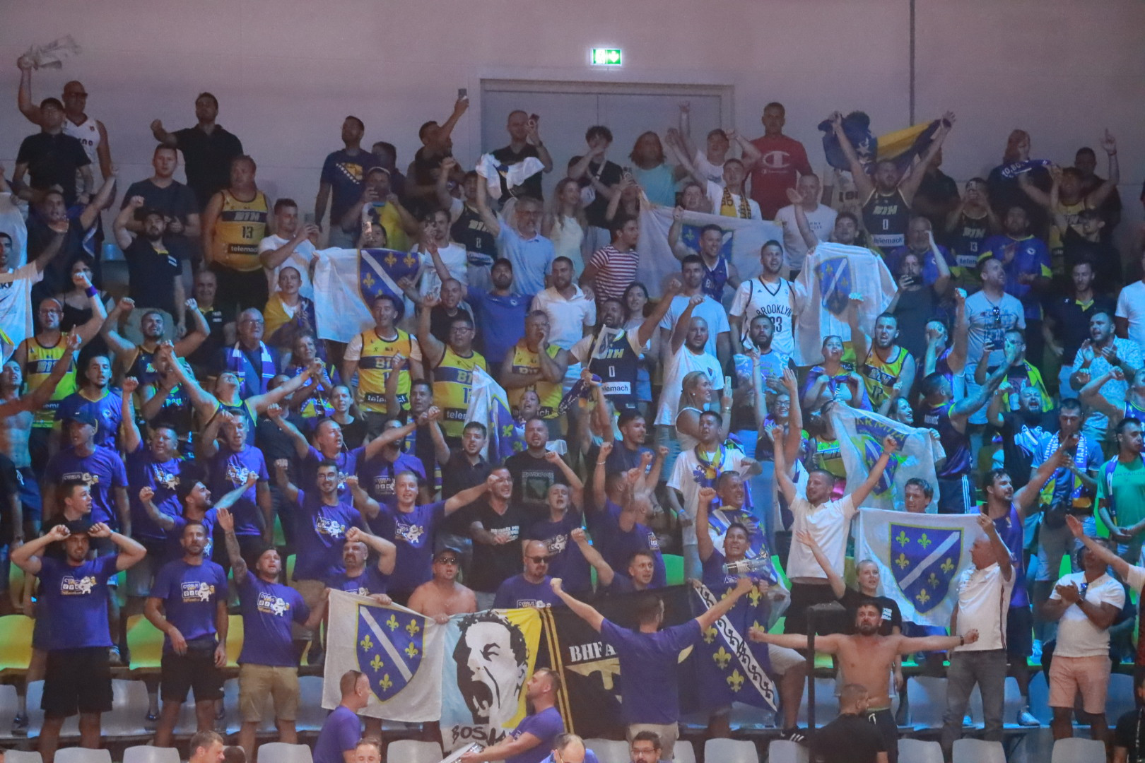Pogledajte scene: Naši navijači dominirali na tribinama