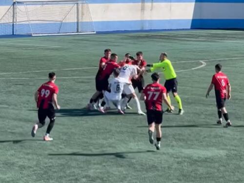 Pogledajte tučnjavu juniora Slobode i Borca u Simin Hanu