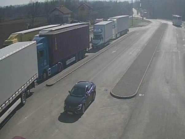 Pojačan promet putničkih vozila na graničnim prelazima Gradiška i Gradina