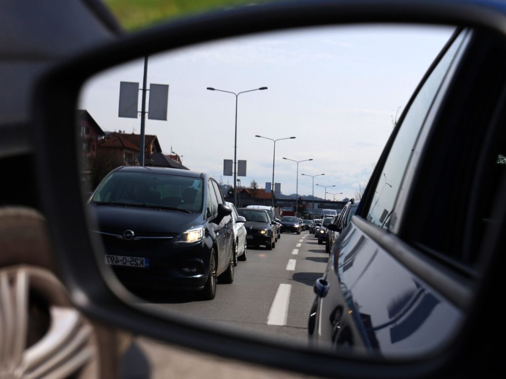 Pojačan saobraćaj pred vikend: Gužve se očekuju i na granicama