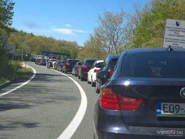 Pojačan saobraćaj prema jugu BiH, mogući zastoji na putevima i granicama