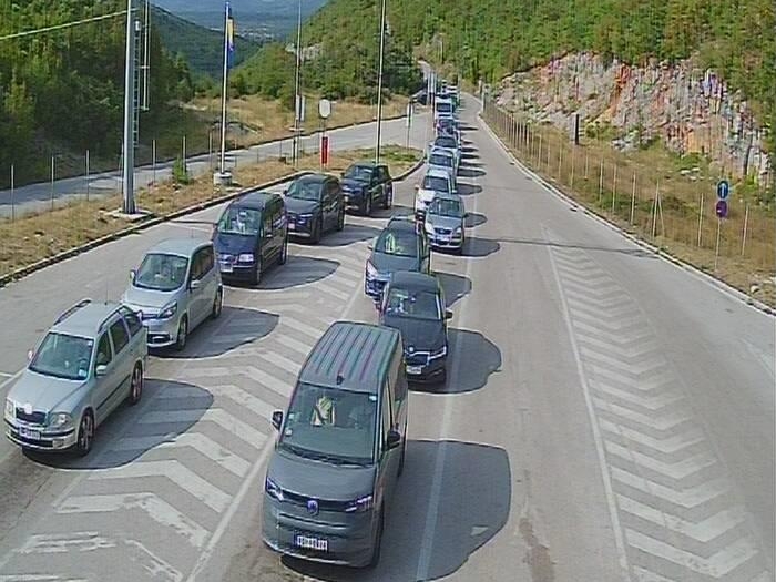 Pojačane gužve širom BiH: Kolone na putevima i graničnim prelazima
