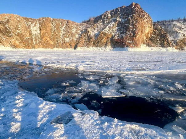 Pojavila se jeziva snimka tragedije: Bus s turistima u par sekundi propao u ledeno jezero