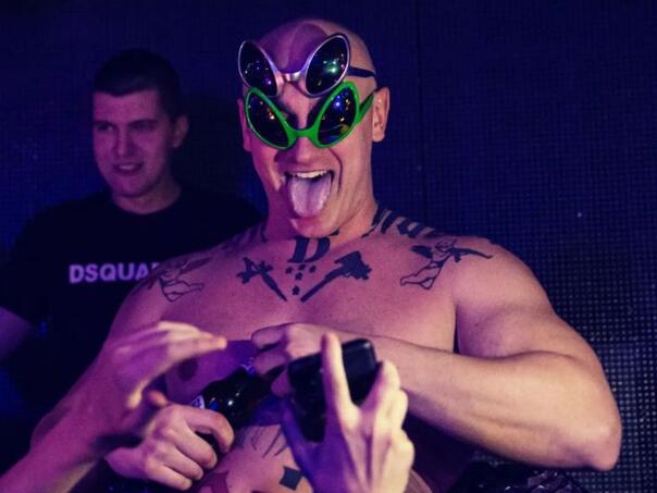 Pokrenuta peticija da se Desingerici zabrane nastupi u Budvi