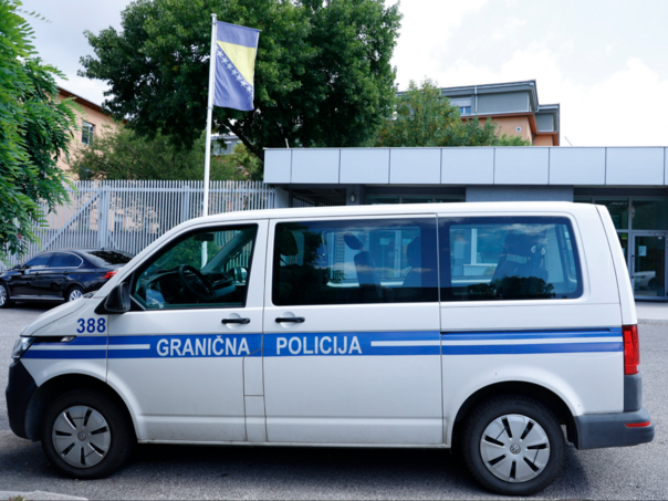 Policajac GPBiH se udaljio od kuće sa službenim oružjem, pronađen mrtav