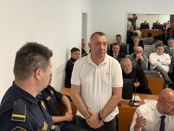 Policajci kažnjeni zbog podvođenja maloljetnica, jedan ostao bez posla