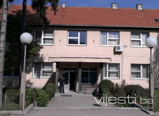 Policajcu iz Živinica određen pritvor, prijetio nevjenčanoj supruzi