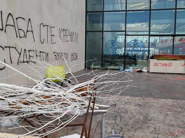 Policija deblokirala RTV u Novom Sadu, RTS i dalje blokiran