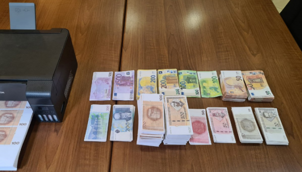 Policija kod maloljetnika pronašla 193 hiljade KM i 125 hiljada eura krivotvorenog novca