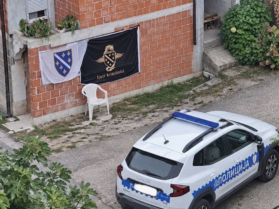 Policija od povratnika u Bosanskom Novom oduzela zastave s ljiljanima