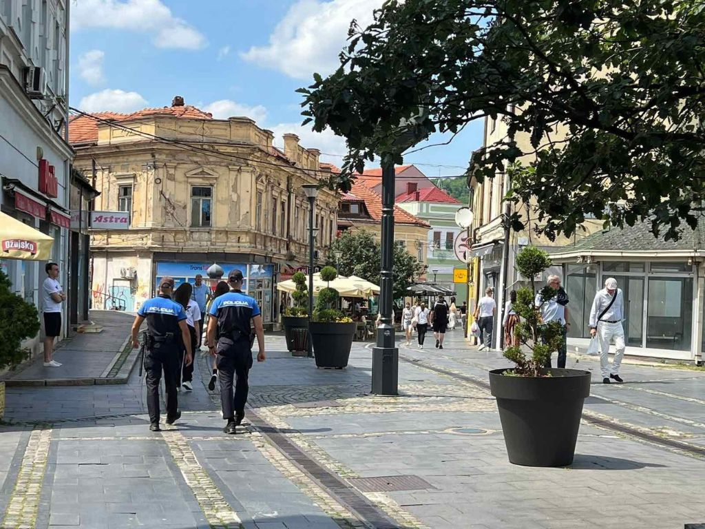 Vozače romobila i bicikala čekaju kazne za vožnju pješačkim zonama Tuzle