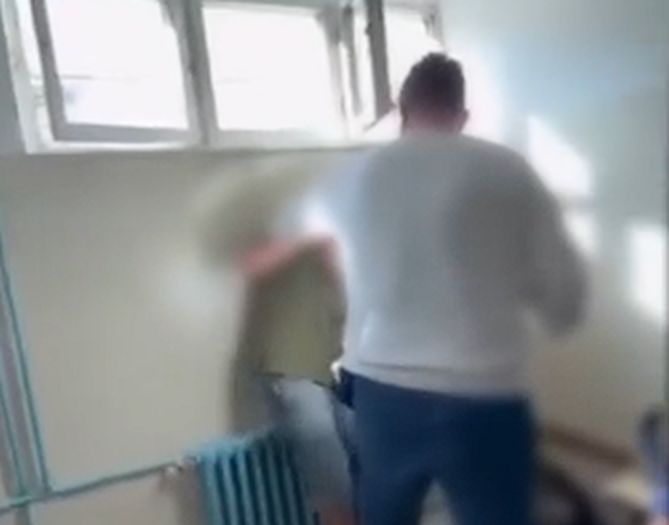 Policija privela nastavnika koji je napao učenika u osnovnoj školi u Sarajevu
