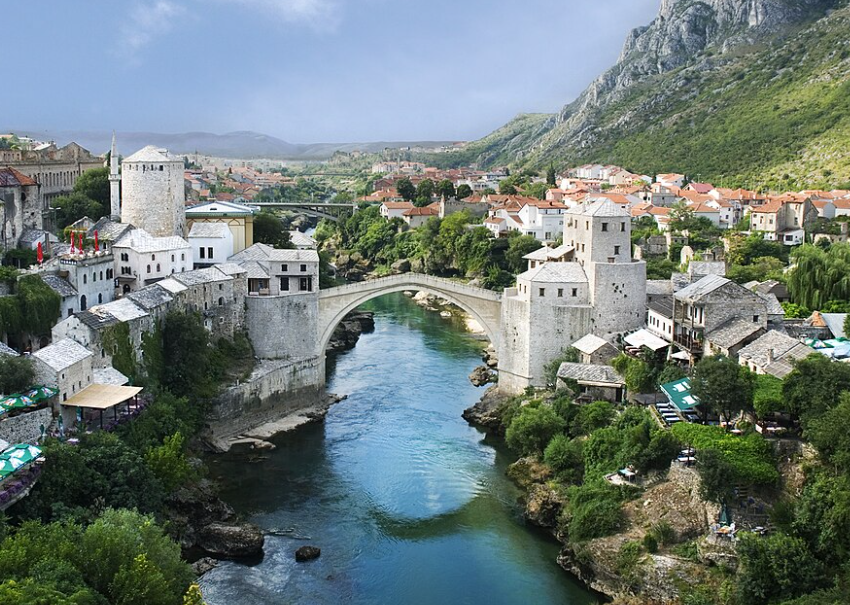 Policija spriječila skok sa Starog mosta, osoba upućena na psihijatriju