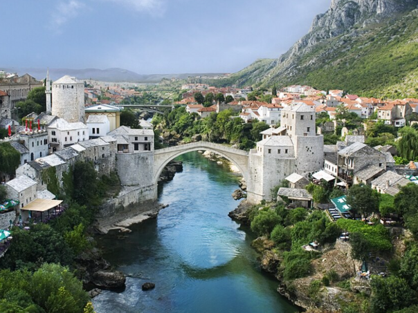 Policija spriječila skok sa Starog mosta, osoba upućena na psihijatriju