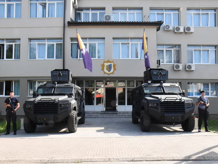Policija u Goraždu dobila dva višenamjenska borbena vozila 